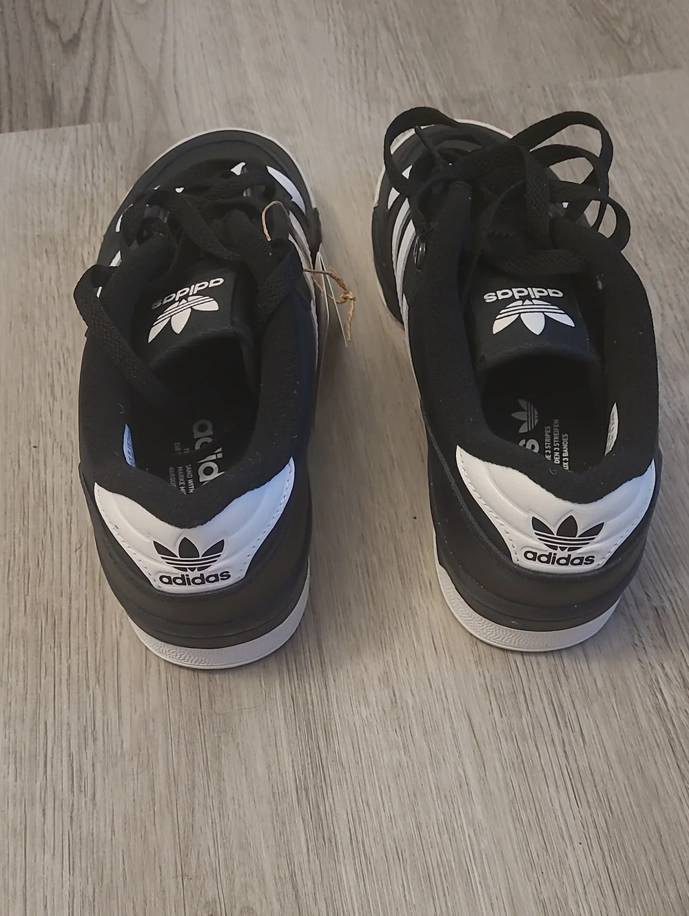 NWT Mens Adidas Rivalry Low Sneakers Size 9.5